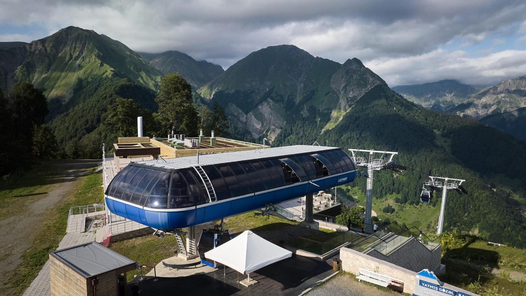 Qafqaz Tufandag Mountain Resort Hotel Gabala Esterno foto The cable car at the top of the mountain